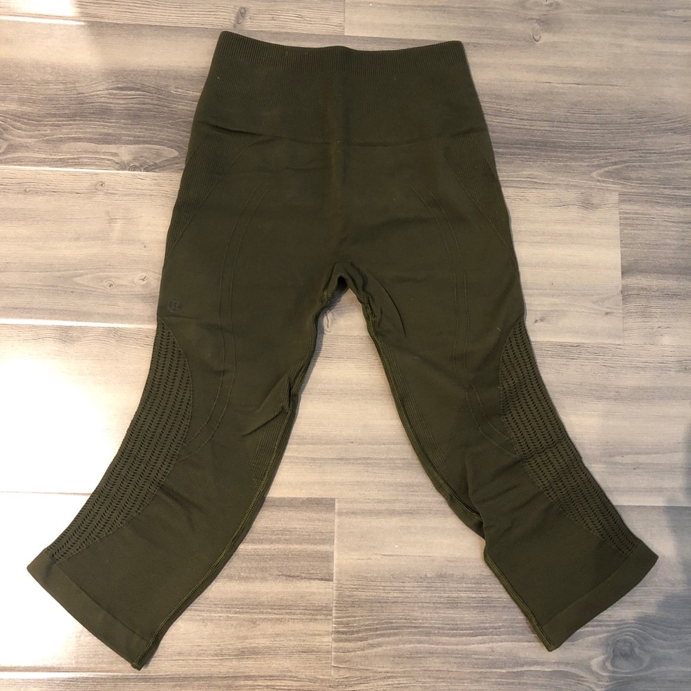 Lululemon ‘in the flow crop II” cropped leggings